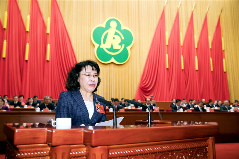 　　9月14日，中国残疾人联合会第七次全国代表大会在北京人民大会堂开幕。中国残联主席张海迪代表中国残联第六届主席团向大会作工作报告。新华社记者 丁林 摄